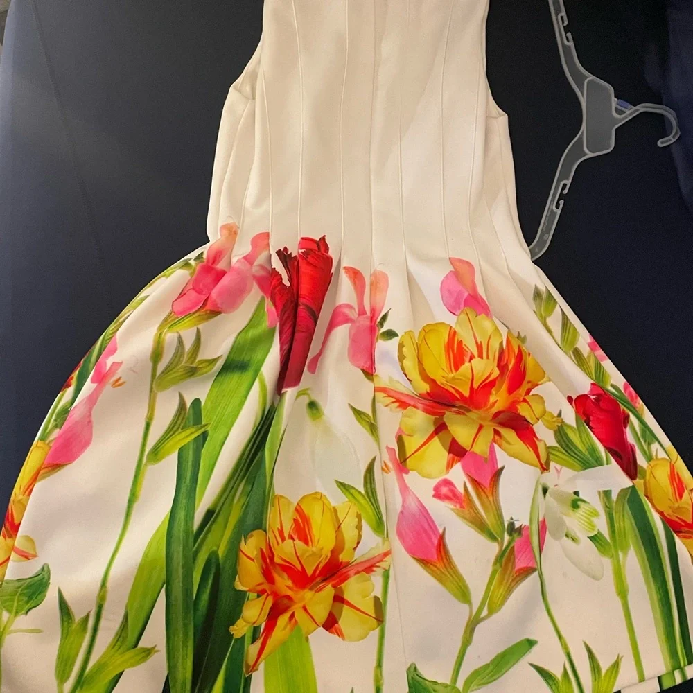 Calvin Klein - Picture 2 of 4